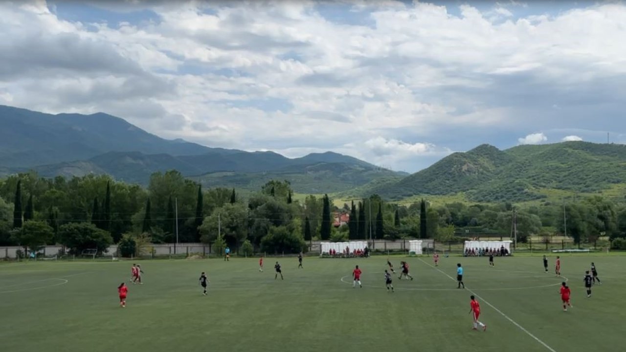 Ardahan ile Gürcistan kadın futbol takımları arasında dostluk maçı