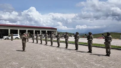 Kara Kuvvetleri Komutanı Bayraktaroğlu, Iğdır’daki Mehmetçikle bayramlaştı