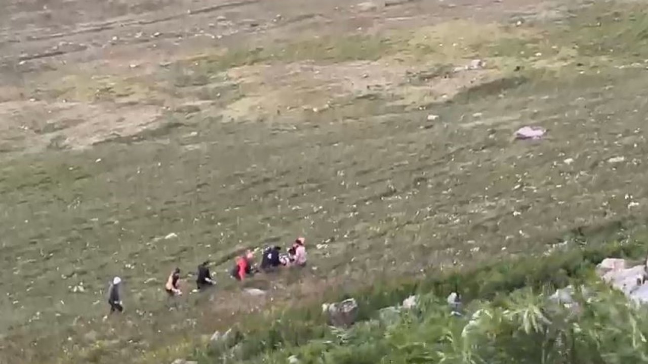 Kontrolden çıkan otomobil uçuruma yuvarlandı: 2 yaralı