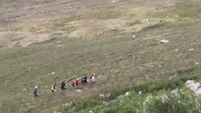 Kontrolden çıkan otomobil uçuruma yuvarlandı: 2 yaralı
