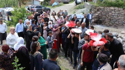 Köyde geleneksel düğün coşkusu