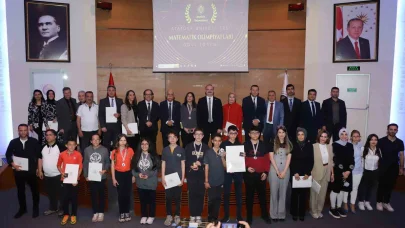Matematik olimpiyatlarında dereceye giren öğrenciler ödüllendirildi