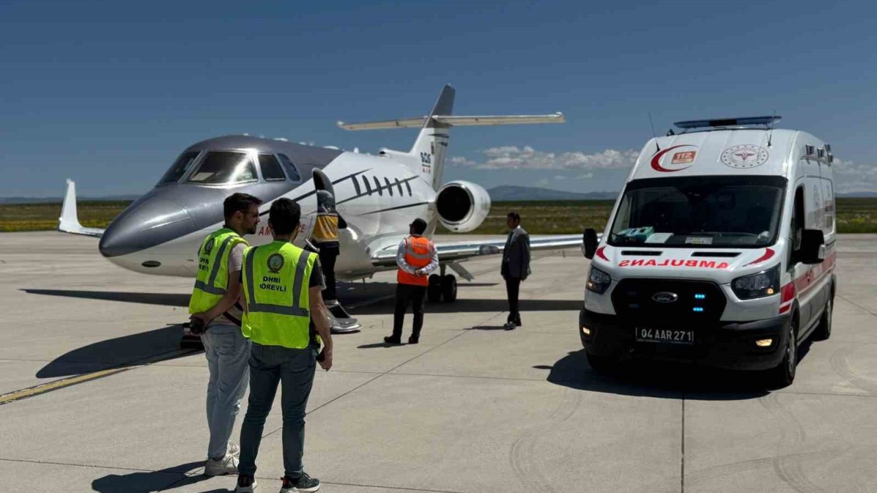 Muş ve Ağrı’dan iki yenidoğan için hava ambulans seferberliği