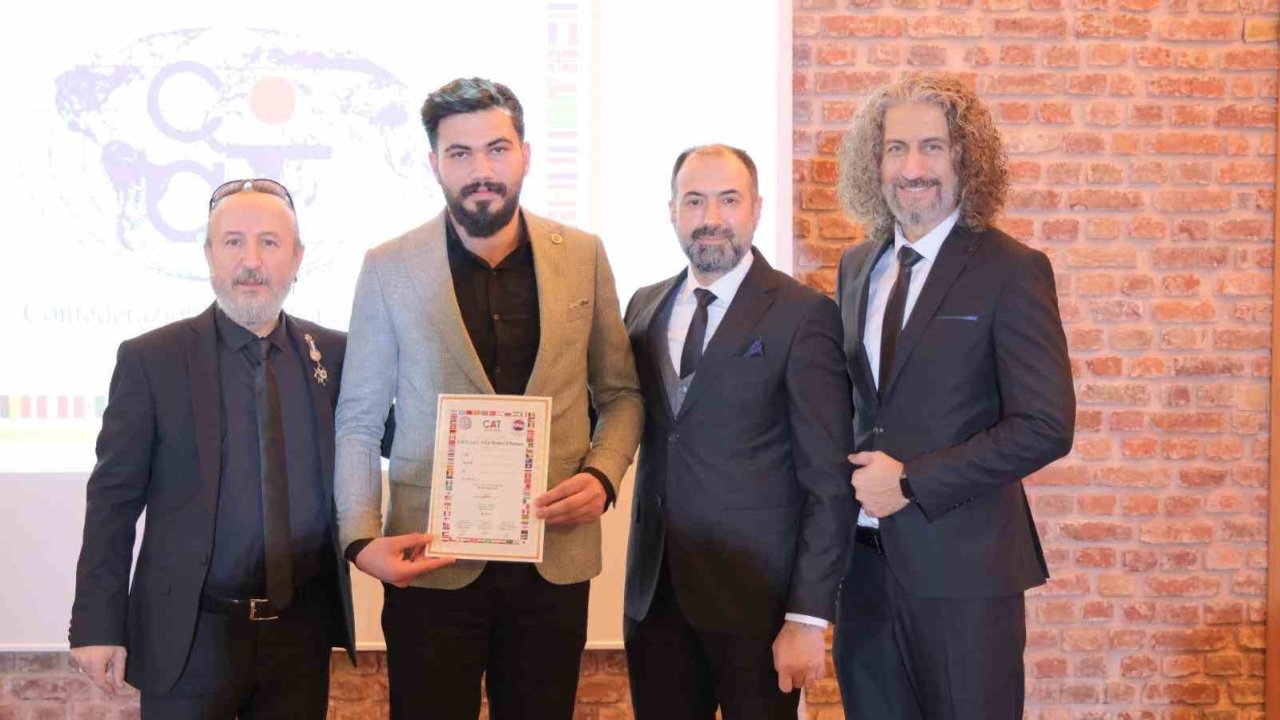 Berberlik Ağrı’da aile mesleği olarak sürüyor