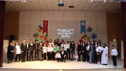 Ardahan'da Özel Eğitim Uygulama Okulu öğrencilerinden muhteşem yılsonu gösterisi