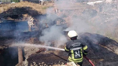 Pasinler’de ahır yangını