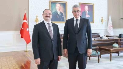 Rektör Hacımüftüoğlu, Sağlık Bakanı Memişoğlu ile görüştü