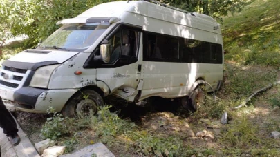 Minibüs takla attı, 7 kişi yaralandı