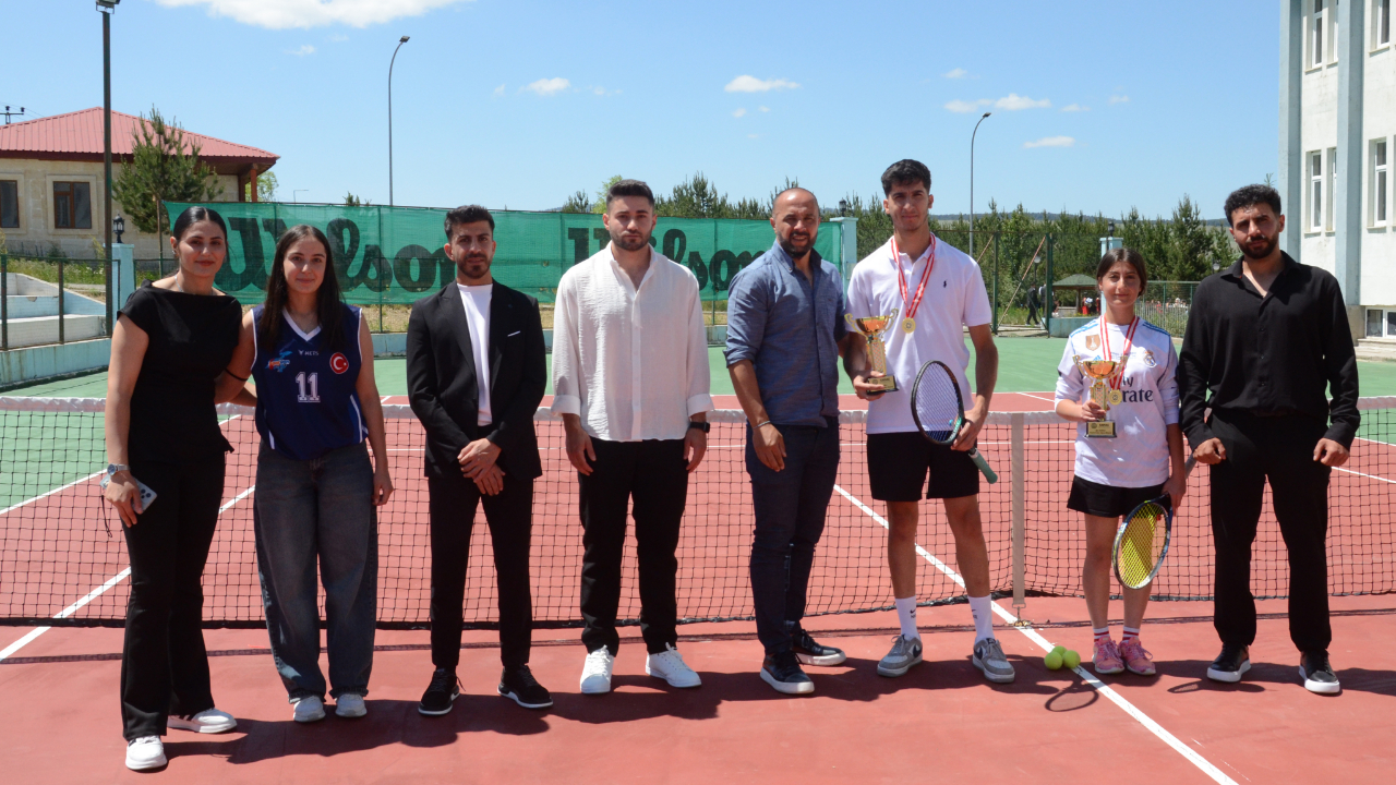 Sarıkamış'ta tenis turnuvası yapıldı