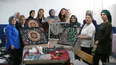 Kars'ta atıl halıların sanat yolculuğu