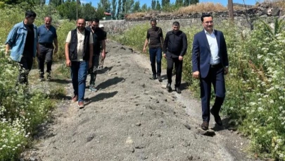 Akyaka'da köy yolu yapım çalışmaları sürüyor