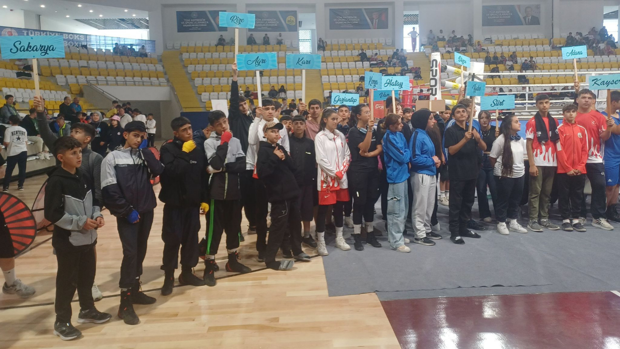 Karslı boksörler çeyrek finalde