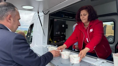Ardahan'da muharrem ayı nedeniyle aşure dağıtıldı