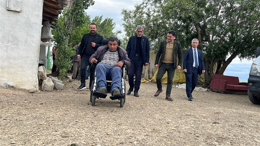 Adıgüzel ve Boy, ihtiyaç sahibi Gülen’e akülü araç desteği verdi