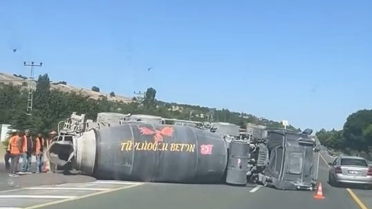 Beton mikseri devrildi 1 kişi yaralandı