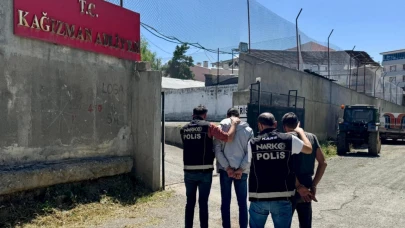 Kars’ta 2 torbacı tutuklandı