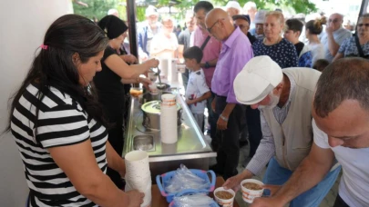 5 bin kişiye aşure dağıtıldı