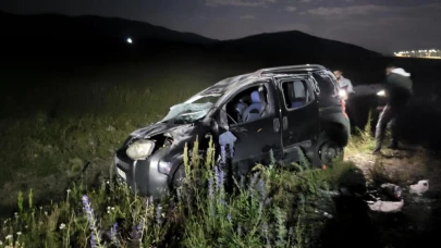 Sarıkamış’ta araç şarampole devrildi 4 kişi yaralandı