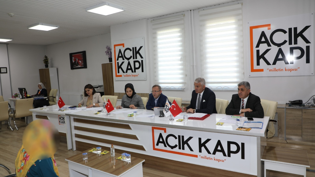 Vali Polat, halk gününde vatandaşlarla buluştu
