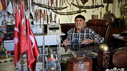 Tarihin içerisinden gelen ‘Eskici Yaşar'ın antikaları gibi hayatı da dikkat çekiyor