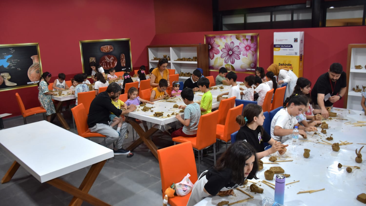 "Van Kültür Yolu Festivali" çocukları sanatla buluşturuyor