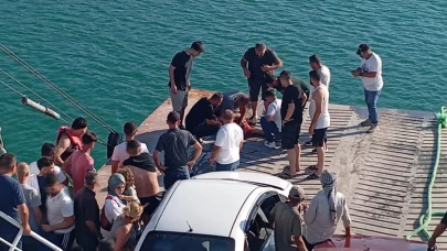 Feribottan atlayan şahsı vatandaşlar kurtardı