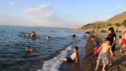 Sıcak hava sahilleri doldurdu