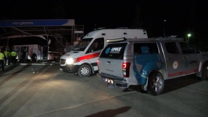 Kontrolden çıkan yolcu otobüsü oto yıkamaya daldı