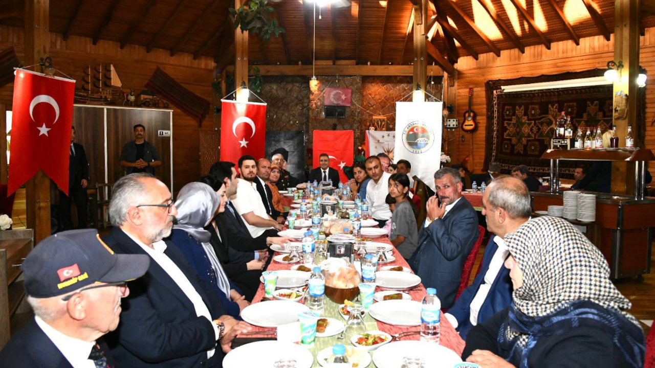 Ardahan'da gazi ve şehit yakınları onuruna yemek verildi