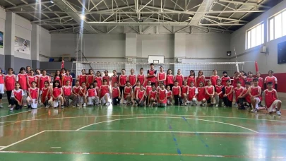 Geleceğin voleybolcuları yetişiyor