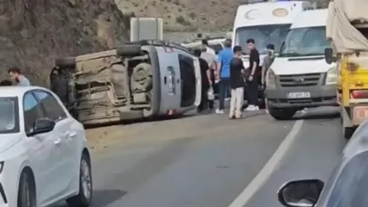 Yüksekova-Van kara yolunda kaza: 5 yaralı