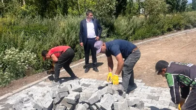 Susuz’da yol ve kaldırım çalışmaları devam ediyor