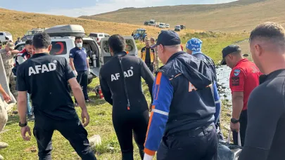 Serinlemek için girdiği gölde boğuldu