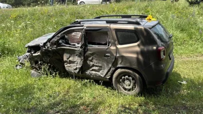 Tır otomobile çarptı 5 kişi yaralandı