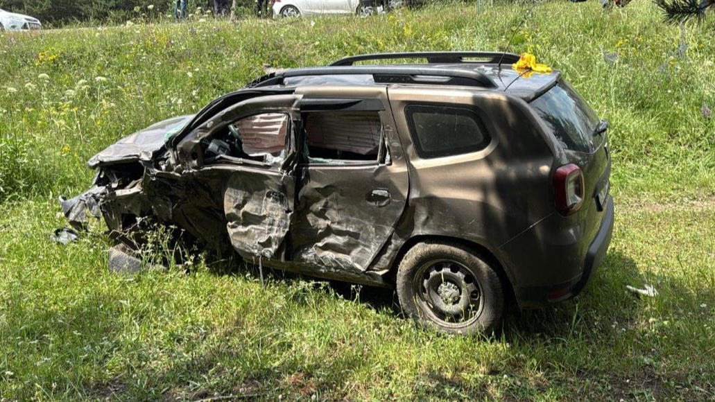 Tır otomobile çarptı, 5 kişi yaralandı