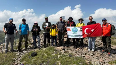 Karslı dağcılar, 3197 rakımlı Kabak Dağına zirve yaptı