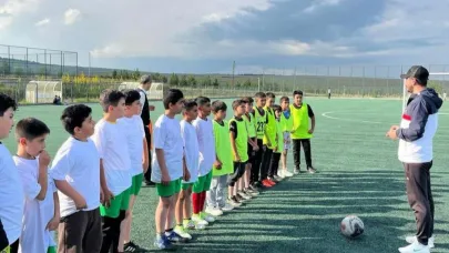 Sarıkamış’ta miniklerin futbol turnuvası heyecanı
