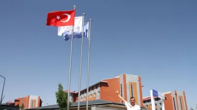 Erzurum spor tesislerindeki bayraklar yenilendi