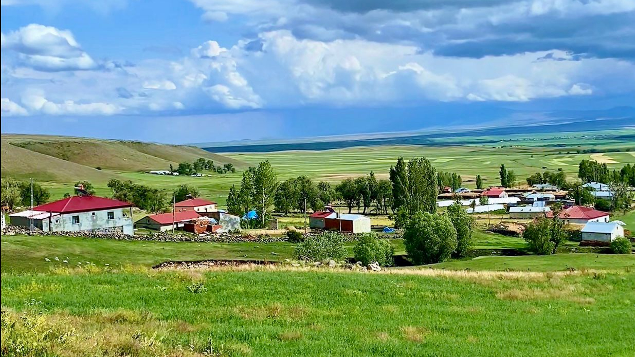 Kars’ın köyleri resmedilmiş bir tablo gibi duruyor