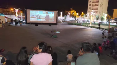 Açık hava sinema günlerine yoğun ilgi