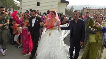 Aşiret mensubunun görkemli düğünü