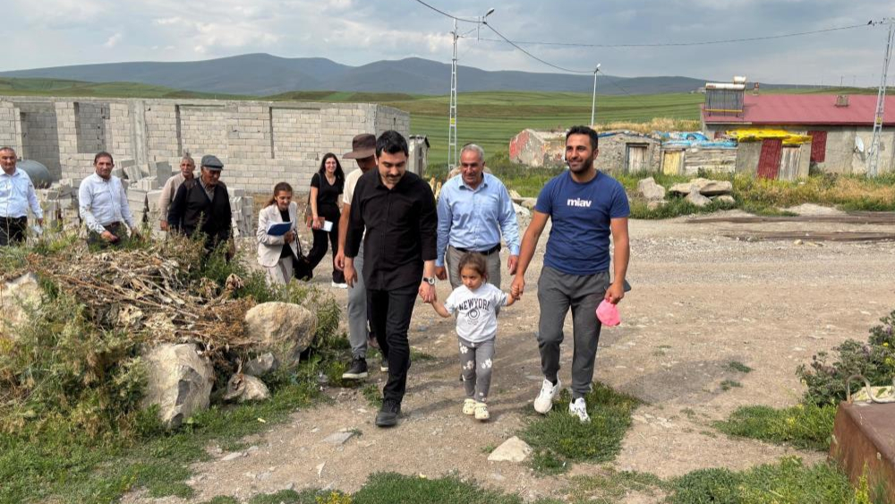 Kaymakam Tutal, köyleri dolaşıyor