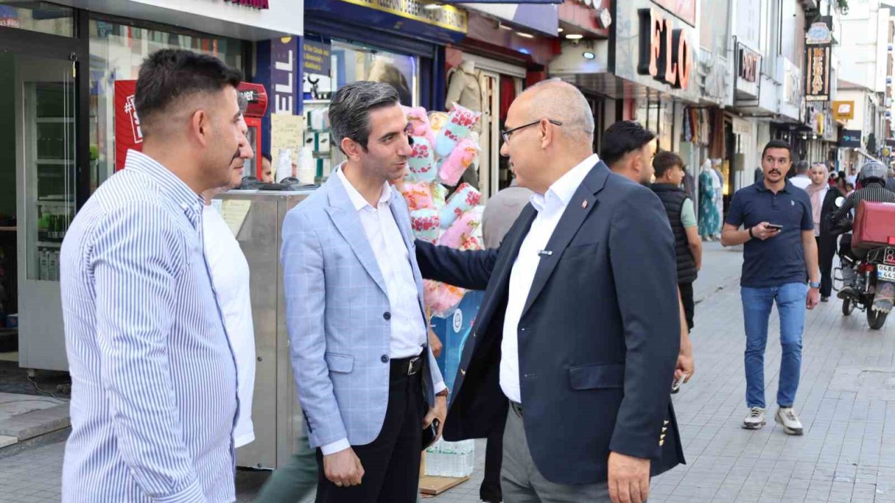 Ağrı Valisi Koç esnafı ziyaret etti, vatandaşların taleplerini dinledi