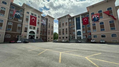 Ağrı’da 15 Temmuz için bin 24 okul ve kuruma Türk bayrağı asıldı
