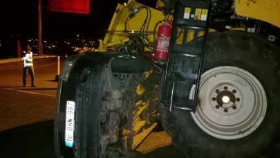Ağrı’da kamyonet biçerdöverle çarpıştı: 2 yaralı
