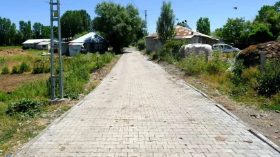 Ağrı’nın Eliaçık köyünde kilit parke çalışması tamamlandı