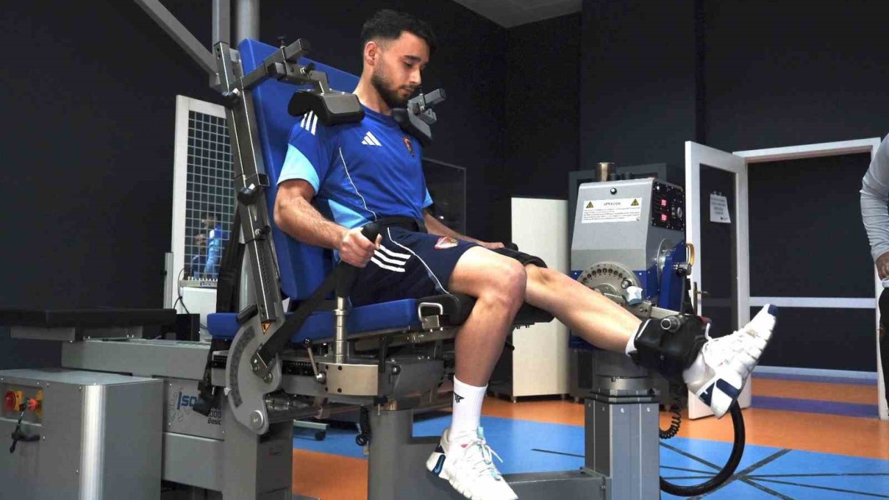 Rektör Hacımüftüoğlu: "Bilimsel yaklaşımımız Türk futboluna katkı sunuyor"