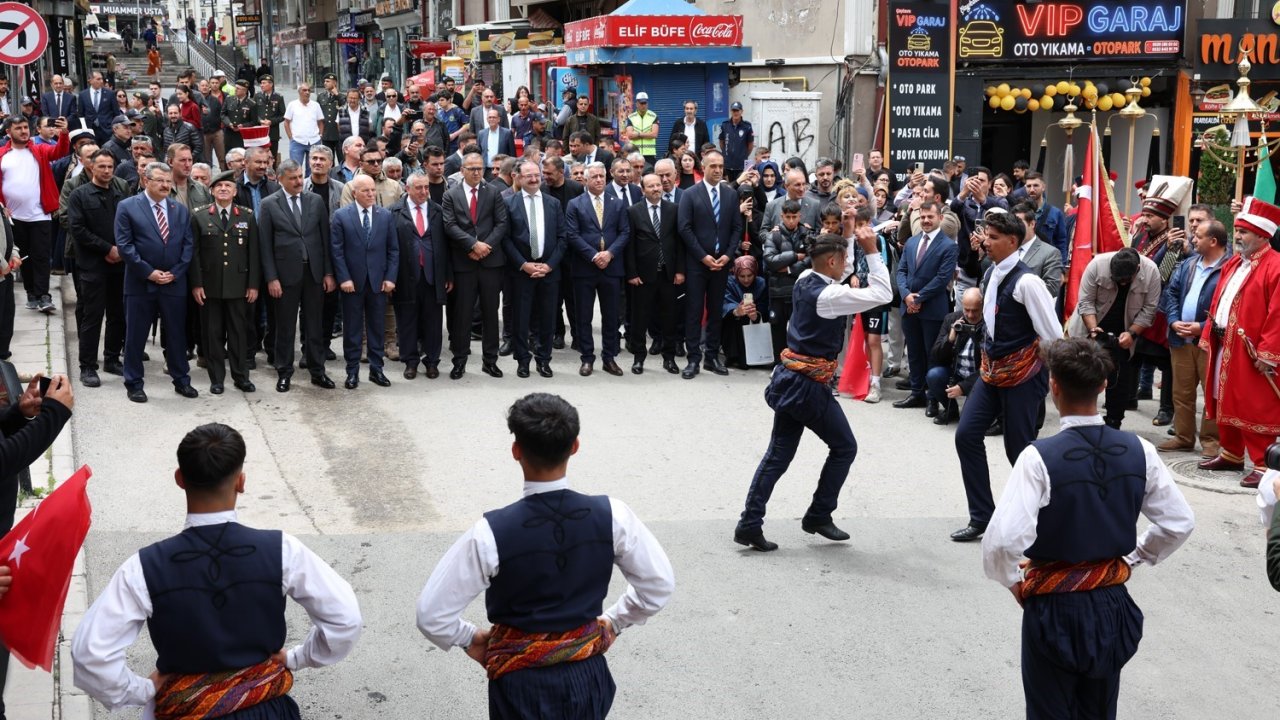 "Milli mücadele ruhunu sürekli diri tutmamız gerekiyor"