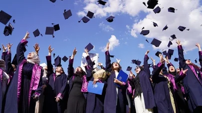 Erzurum Teknik Üniversitesi 2024-2025 akademik yılı mezuniyet töreni kurumsal bir coşku ile gerçekleştirildi