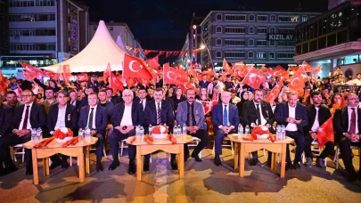 Erzurum’da demokrasi nöbetine yoğun katılım